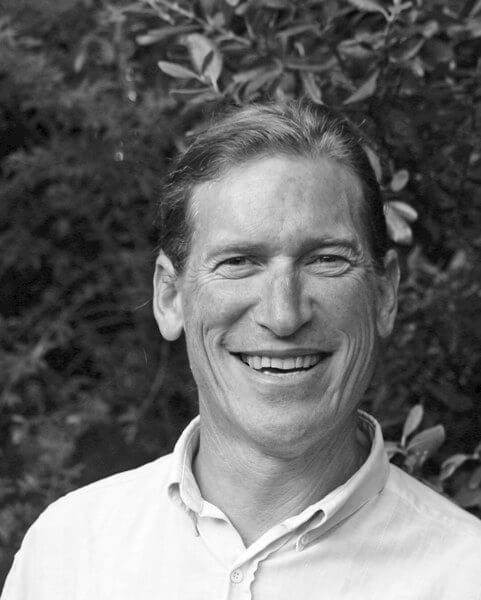 Un livre indispensable pour les permaculteurs : Permaculture de David Holmgren.