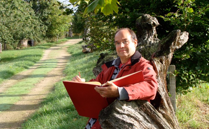 Portrait de Dominique Mansion, auteur du livre « Les trognes, l’arbre paysan aux mille usages » publié par les Éditions Ouest-France. © DR