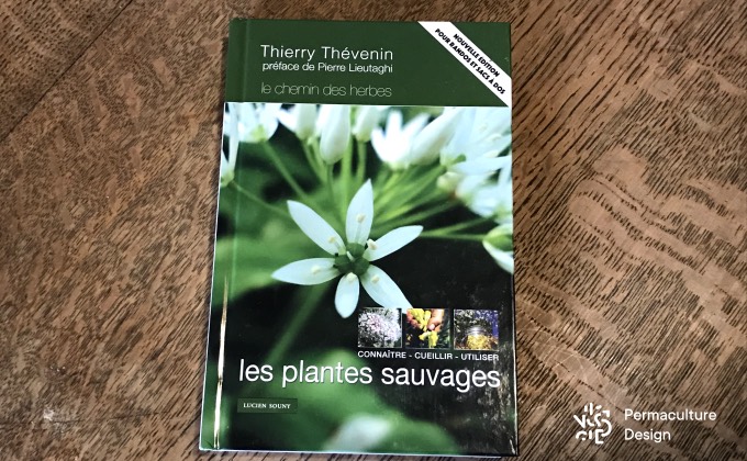 Sélection de livres sur les plantes médicinales : « Les plantes sauvages : connaître, cueillir et utiliser » de Thierry Thévenin.